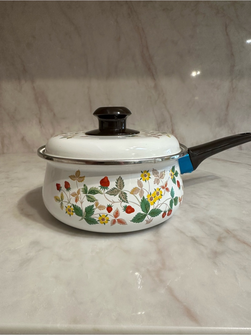 Vintage Sheffield Strawberries βn Cream Enamel Saucepan Lid New Old Stock 70s
